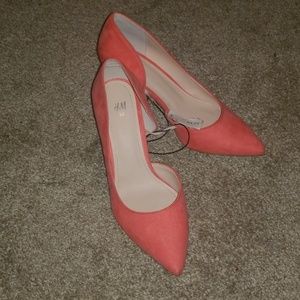 2 1/2 Inch Comfy pump with a color flare